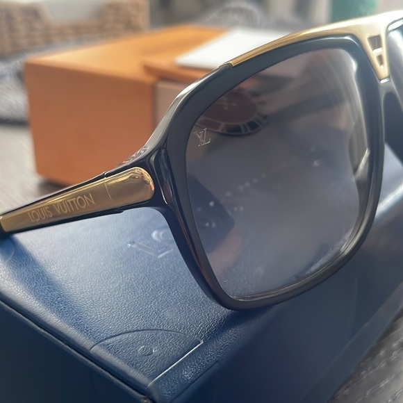 Louis Vuitton unisex sunglasses - Picture 8 of 10